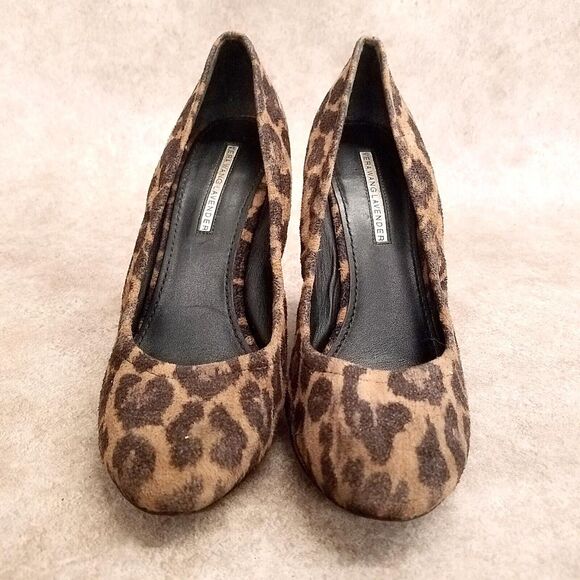 Vera Wang Lavender Womens Size 8 Brown Slip On Leopard Print 4" Wedge - Picture 2 of 11